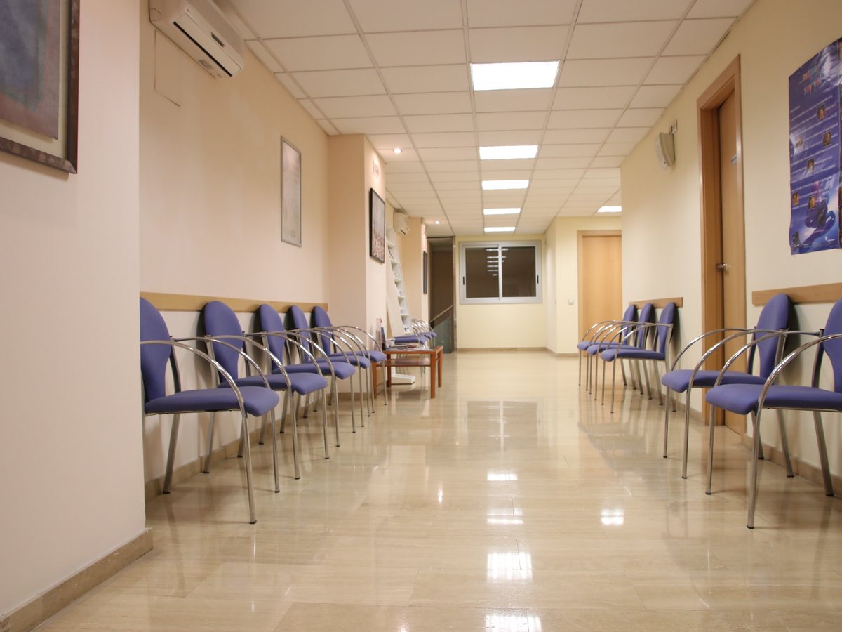 Pasillo y sala de espera